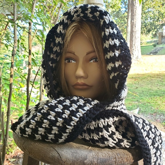 Accessories - 🖤Handmade hooded scarf